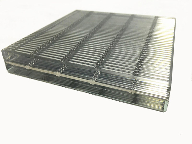 Metal-Mesh-Laminated-Glass